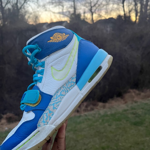 Jordan Legacy 312 size 7 youth - Picture 3 of 6